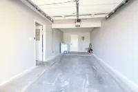 Wizards & Magic Themed 3-Bedroom House with WiFi, AC, Garage. Fits up to 10!