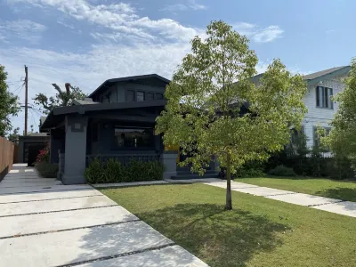 Historical, cheerful Craftsman close to DTLA, Venice Beach, LAX 洛杉磯南部住宿飯店