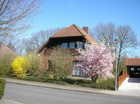 Vacation apartment on the ground floor: 3 bedrooms, quiet, ideal for visits to the coast and islands