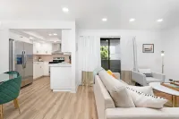 PS Retreat - Luxurious Centrally Located Condo!