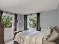 Private/spacious home w/backyard near Grand Park Hotels in Westfield