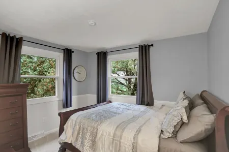 Private/spacious home w/backyard near Grand Park