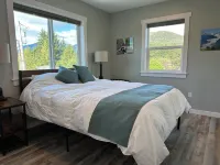 Eagle’s Nest River View. Newly constructed, walking distance to the Airport. Hotels in Juneau