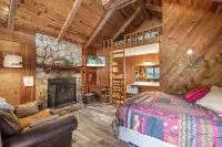 Pet Friendly Only 4 Miles from Beautiful Downtown Helen!