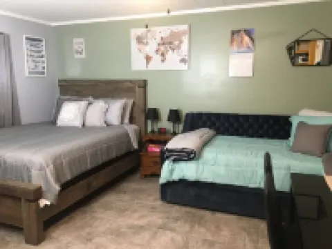 Home Away From Home, Newly Renovated Apartment فنادق في 