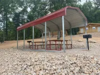 Hogan's Hideout Garage Apartment, cozy, private Cabin