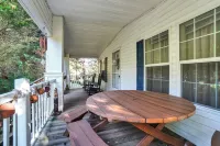 Captain's Cottage- Walking distance to beach, 10 Mins to DE Turf
