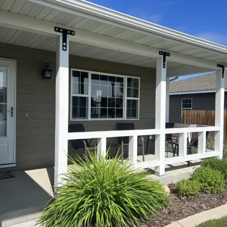 Cozy Cody cul-de-sac home! Sleeps 6.