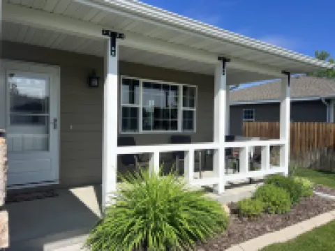 Cozy Cody cul-de-sac home! Sleeps 6.