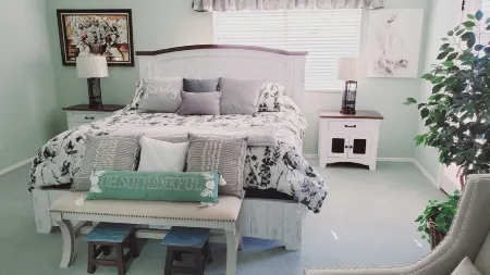 This amazing home boasts a wonderful open floor plan, a formal dining area. Отели в г. Сюрпрайз