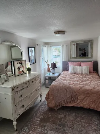 Cozy 3-bedroom house in charming Eustis with WiFi, AC Отели в г. Юстис