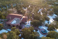 NEW! Mountain views, arcade, hot tub, 3000sqft Hotels near Ten Thousand Waves