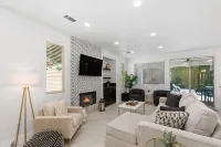 Chandler Court Getaway by GPM - Private Pool + Games + More! Walk to Festivals