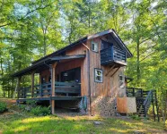 Secluded Ridge  Top Wilderness Retreat Fast Wifi and All the Comforts Hotels near Flying J Travel Center