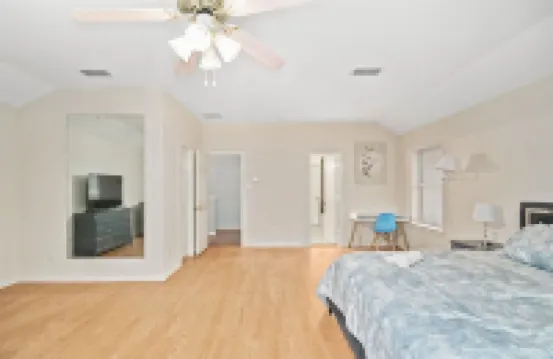 Hot Tub! 4BR 3BA Modern, newly remodeled, 16 ppl
