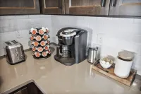 Dog-Friendly Downtown Carlton Townhouse #6, Steps to Tasting, Dining, Shops, BBQ