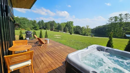 The Mysa - Lux Villa with Sauna & Hot tub / NEW