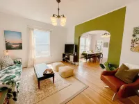 Ivy Jungalow | Bright, Clean, & near Downtown Hotels in Joplin