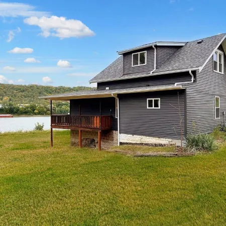Big Riverfront House Near Beach Access, Cvg, & Downtown