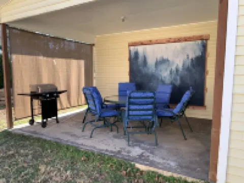 Spacious home with Game room in Jasper Ark.-Minutes from Buffalo National River. 賈斯珀酒店