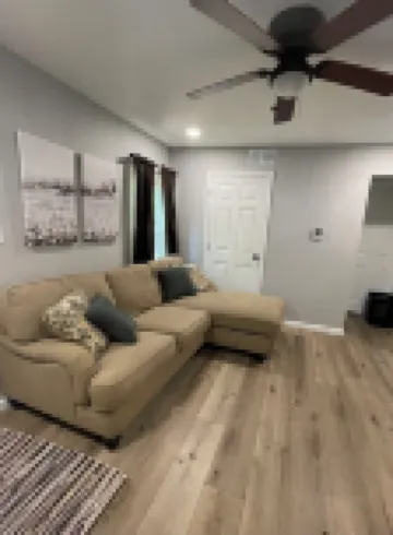 "The Hideaway 2" Charming 2-bedroom house in delightful Farmington with WiFi, AC