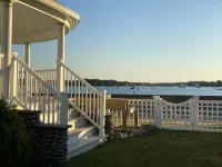BELLE of the BEACH: 30 feet to gorgeous PRIVATE BEACHFRONT home SLEEPS up to 13