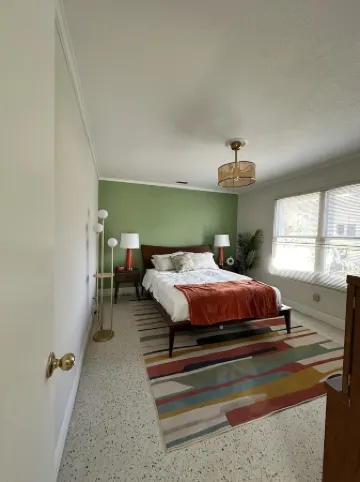 2 Bedrooms, Bay WaterViews, Beaches, shops, Marina, fishing, all near by