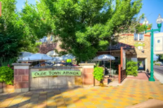 Close to Denver, Boulder and mountains! Up to 10 guests-5 beds! Foosball, games.