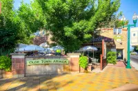 Cozy homebase in a GREAT LOCATION! Close to Amenities! Awesome deck with games. Hotels near Brass Armadillo Antique Mall - Denver