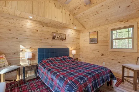 Lake View Adventure Cabin at Bear Bluff Retreat