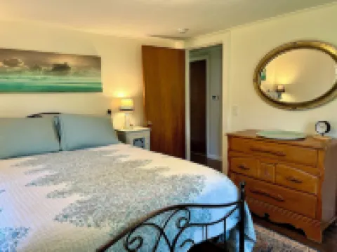 A Quiet Cottage close to beaches, Kennebunkport and Kennebunk. Polly’s Place.