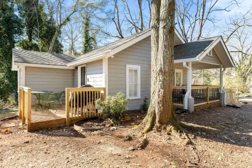 Cozy 2 bedroom in the heart of Gold City