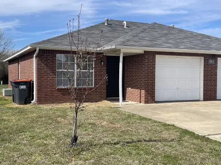 Townhome with a peaceful, soothing vibe, featuring KING and QUEEN size beds