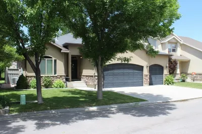 Spacious Home near Silicone Slopes