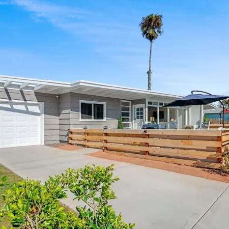 "POINT BREAK! House 2-King Beds, 1-Block to Beach!