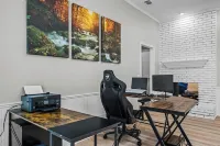 Golf Course View Spacious 4-bedroom house near George Bush Highway