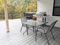 Secluded, romantic cabin with hot tub on 12 acres of woodland.