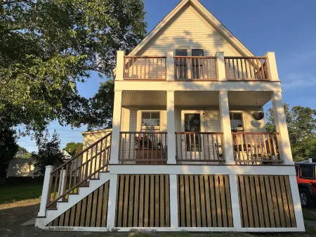 Welcome to Holiday House