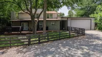 Superb Lake Texoma Home, 4 beds, 2.5 Baths, Hot Tub,1.5 miles to Highport Marina