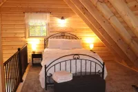 The Wildflower - Private cabin in wooded setting