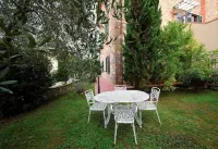 Historic house with garden in front of the Grotta Giusti Thermal pool near Lucca