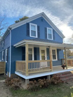 Cozy updated 2-bedroom Apt. close to shopping, restaurants, 2 miles to beaches. - Apartments