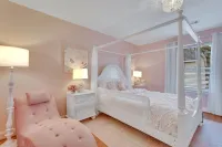 Luxury Group Retreat. Kid and Pet Friendly Hotel in zona Steeplechase Playground