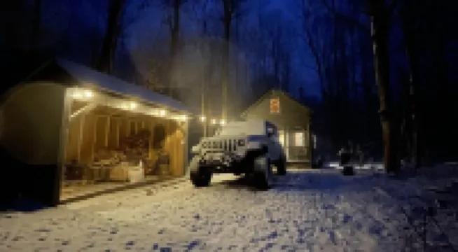 Camp Newbury: 100% off grid. 2 log cabins, pavilion, trails and shooting range.