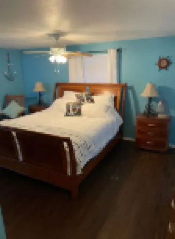 Tropical vacation house with large, heated pool and spacious, open floor plan