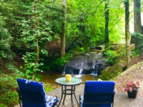 Tiny House in the Mountains- waterfall, jacuzzi and stunning farm views