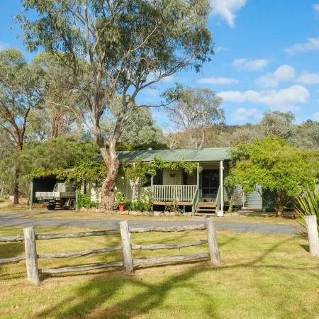Woongarra Cottage - Tranquil Off-Grid Nature Escape in a Bush Setting