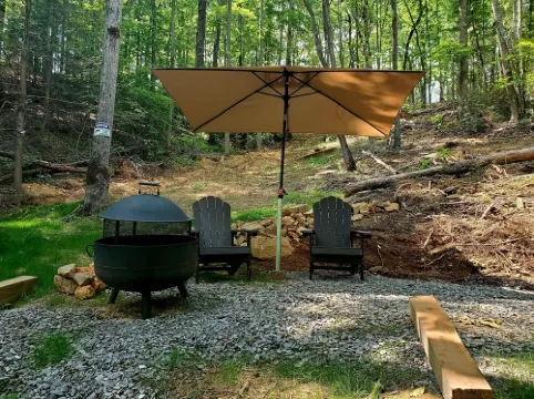 Cozy cabin close to white water rafting, ziplining, hiking & Harrah's casino.