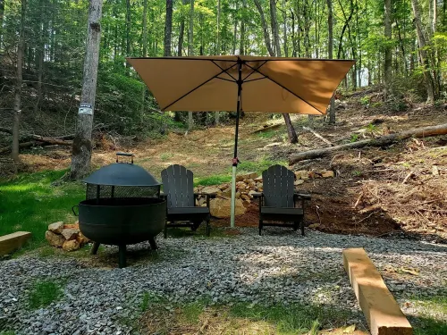 Cozy cabin close to white water rafting, ziplining, hiking & Harrah's casino.