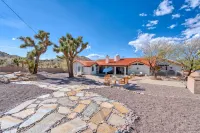 25% off 7-nights! Epic Pool /spa!  12 Joshua Trees🌵3 King beds/1 Queen  Hiking!